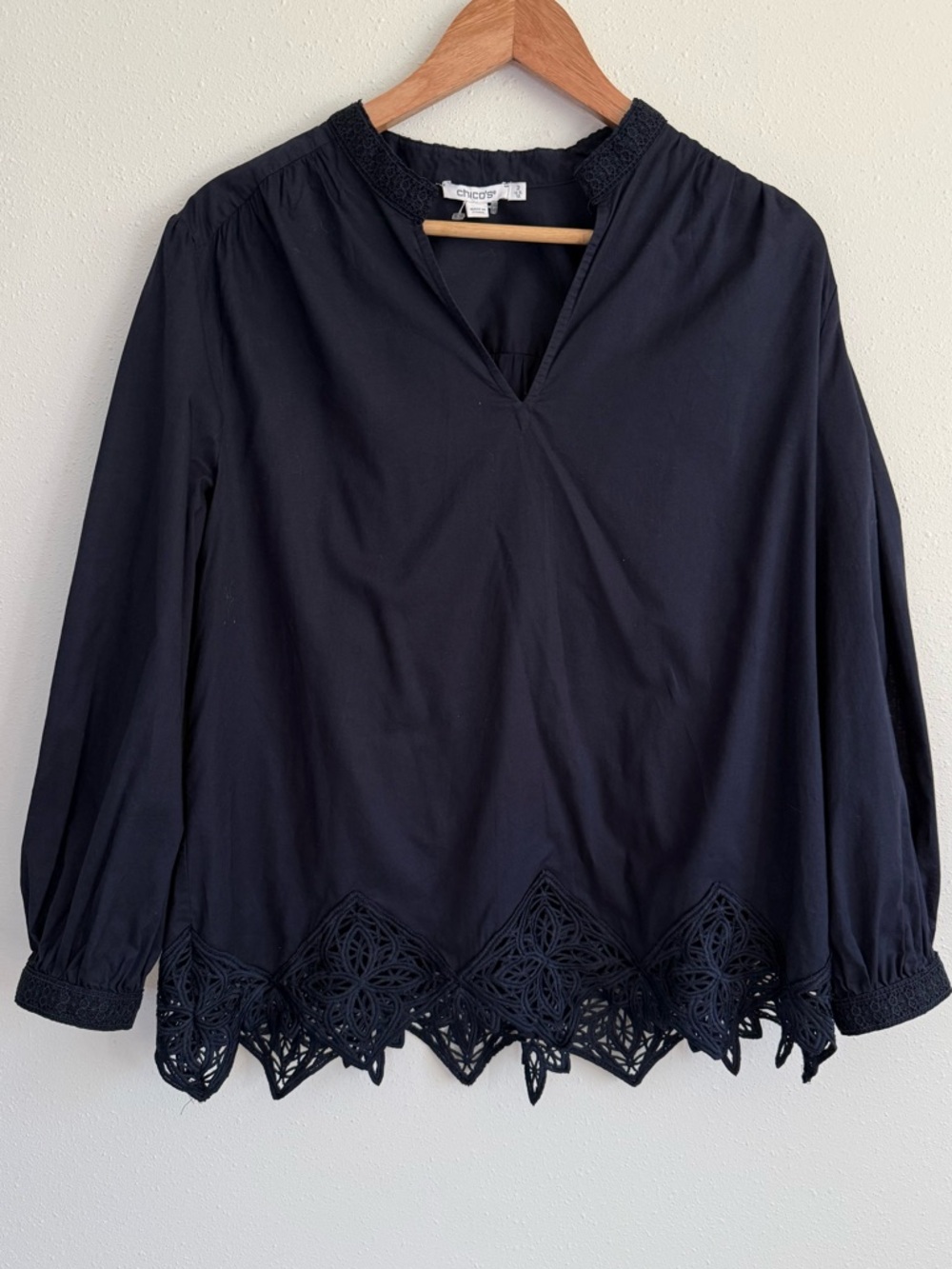 Chico’s Navy Cotton Blouse Lace Hem Embroidered Tunic Top Size 2 Large
